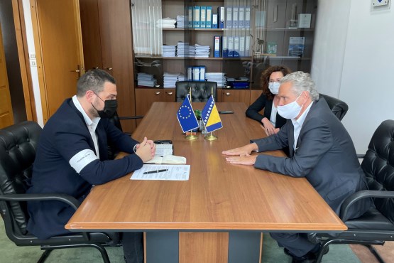 Predsjedavajući Kluba poslanika SDP BiH u Predstavničkom domu Parlamentarne skupštine BiH Saša Magazinović razgovarao sa šefom Delegacije Evropske unije u BiH